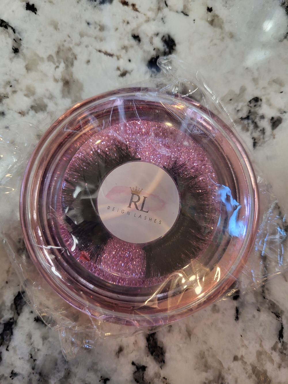 Dramatic Black False Eyelashes - Pink Case